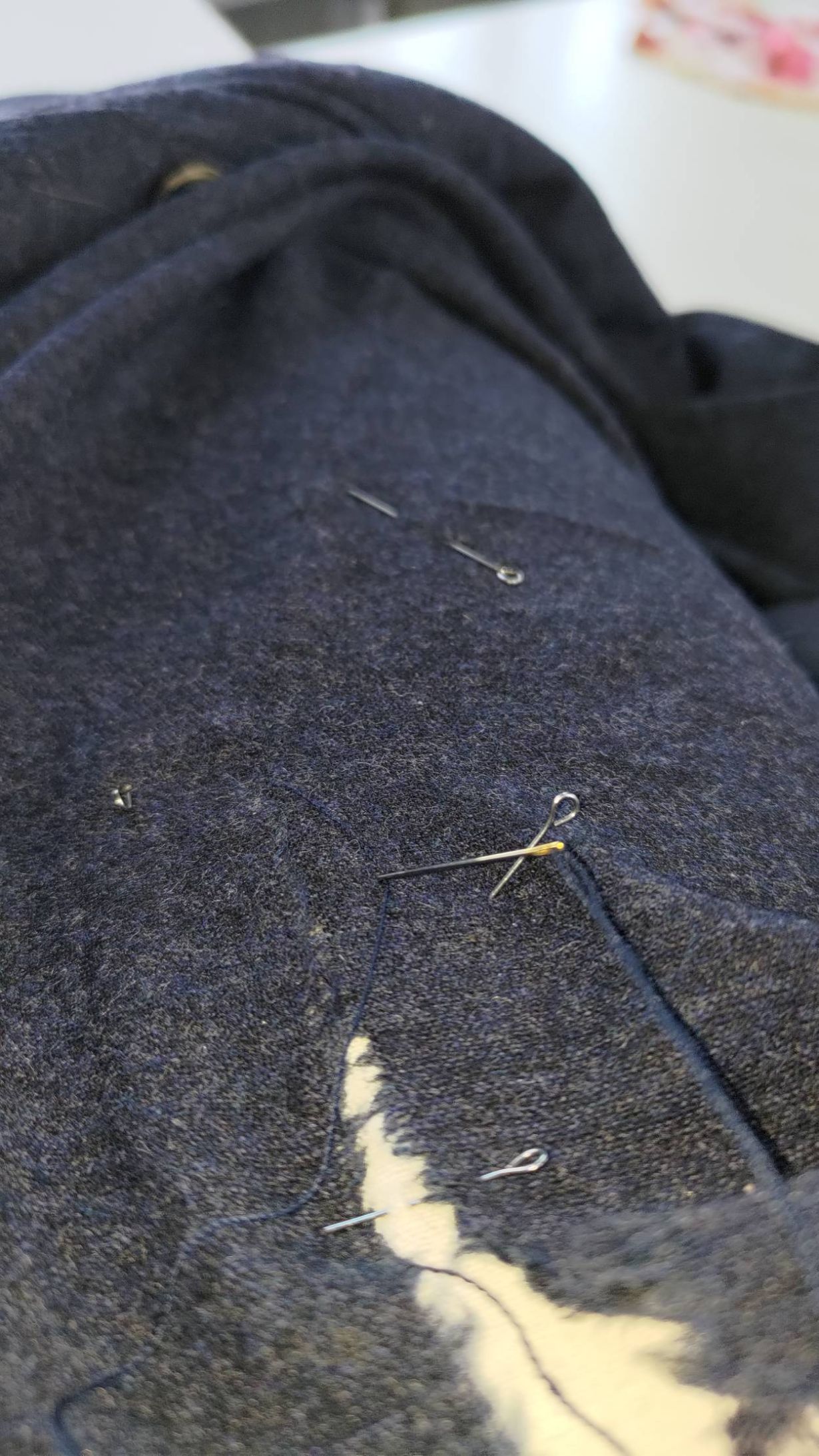 Штопка рваных штанов в Братске